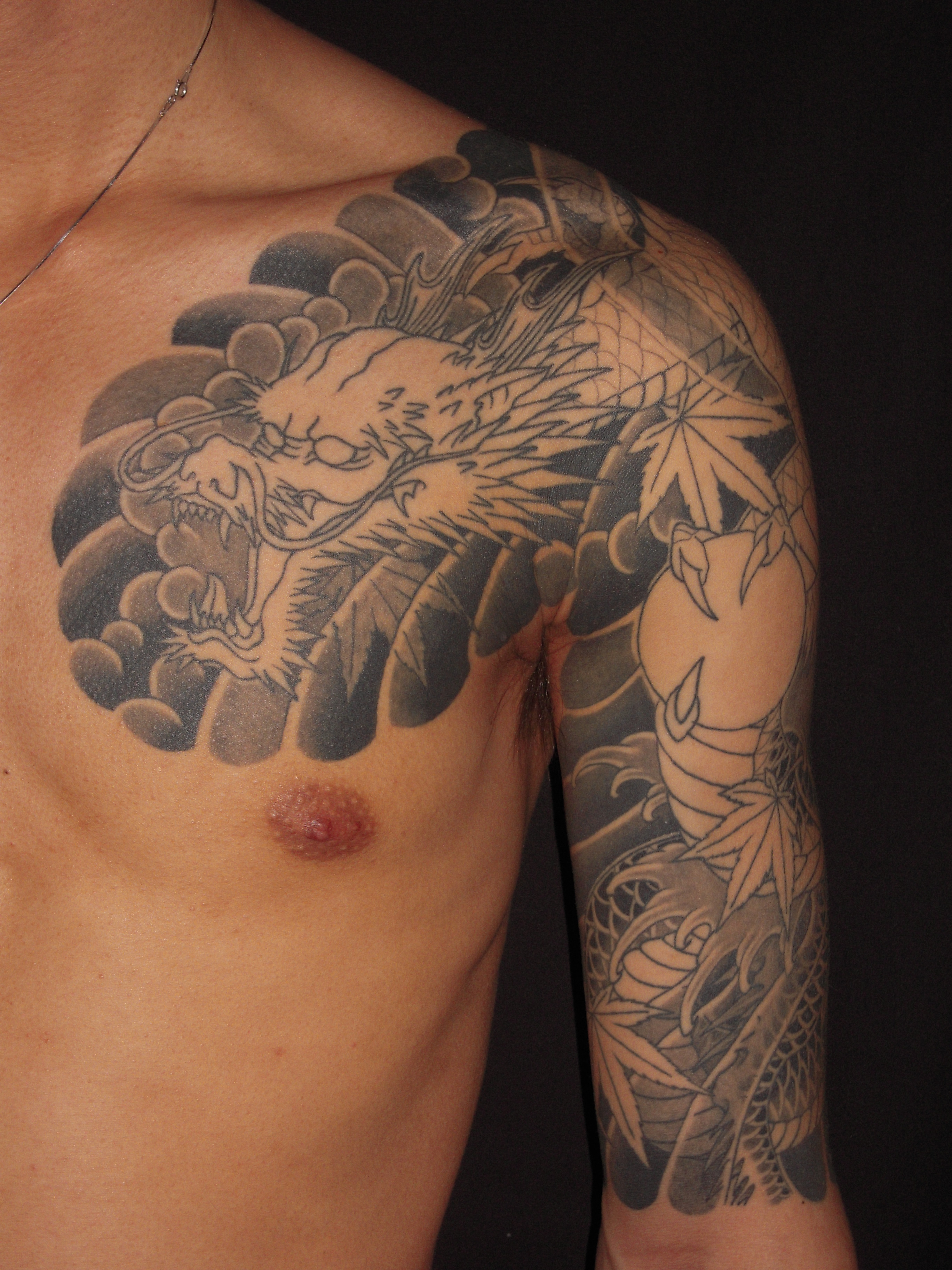 龍と紅葉 Howling Tattoo Studio 彫かん