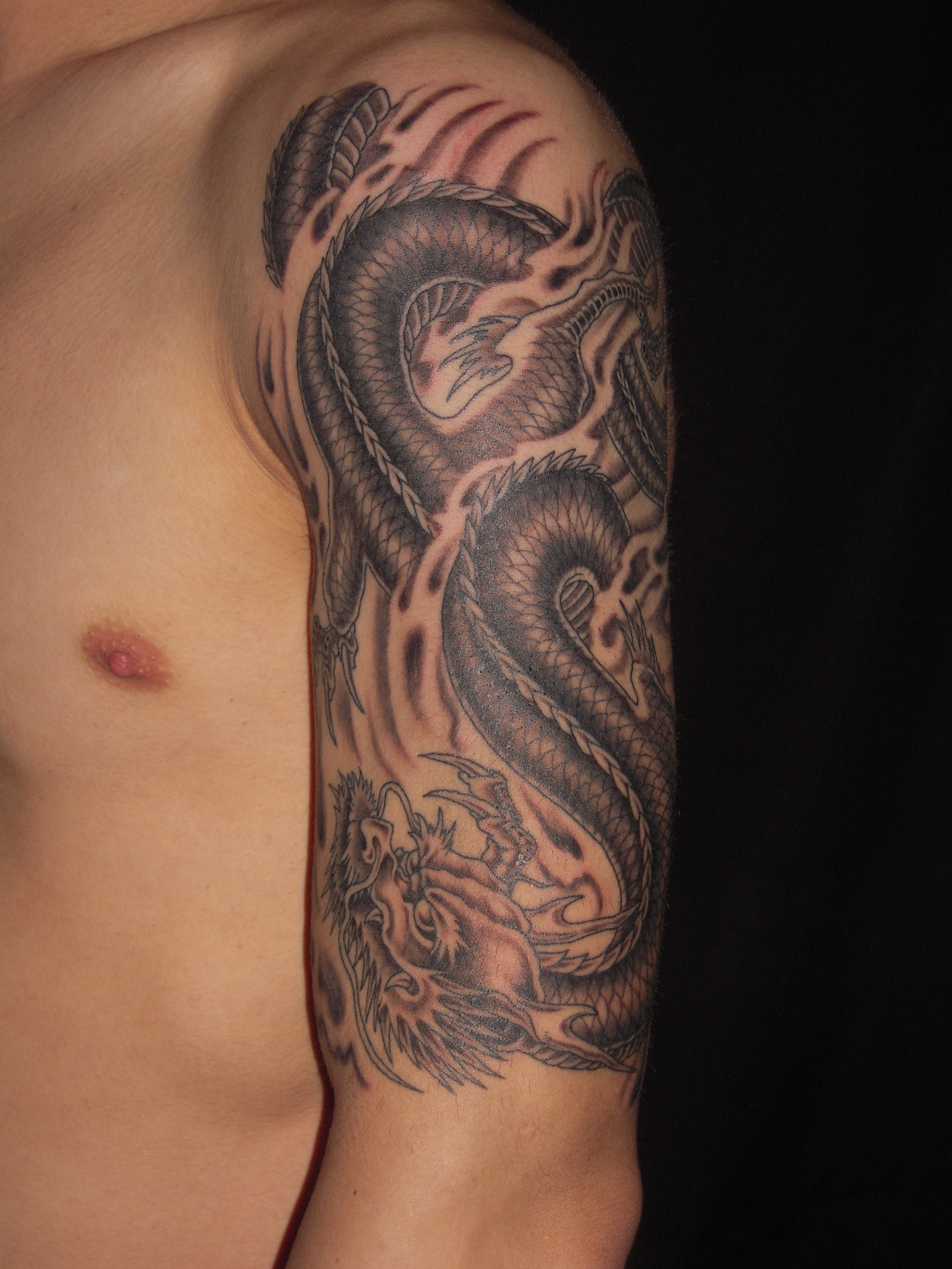 龍 Howling Tattoo Studio 彫かん